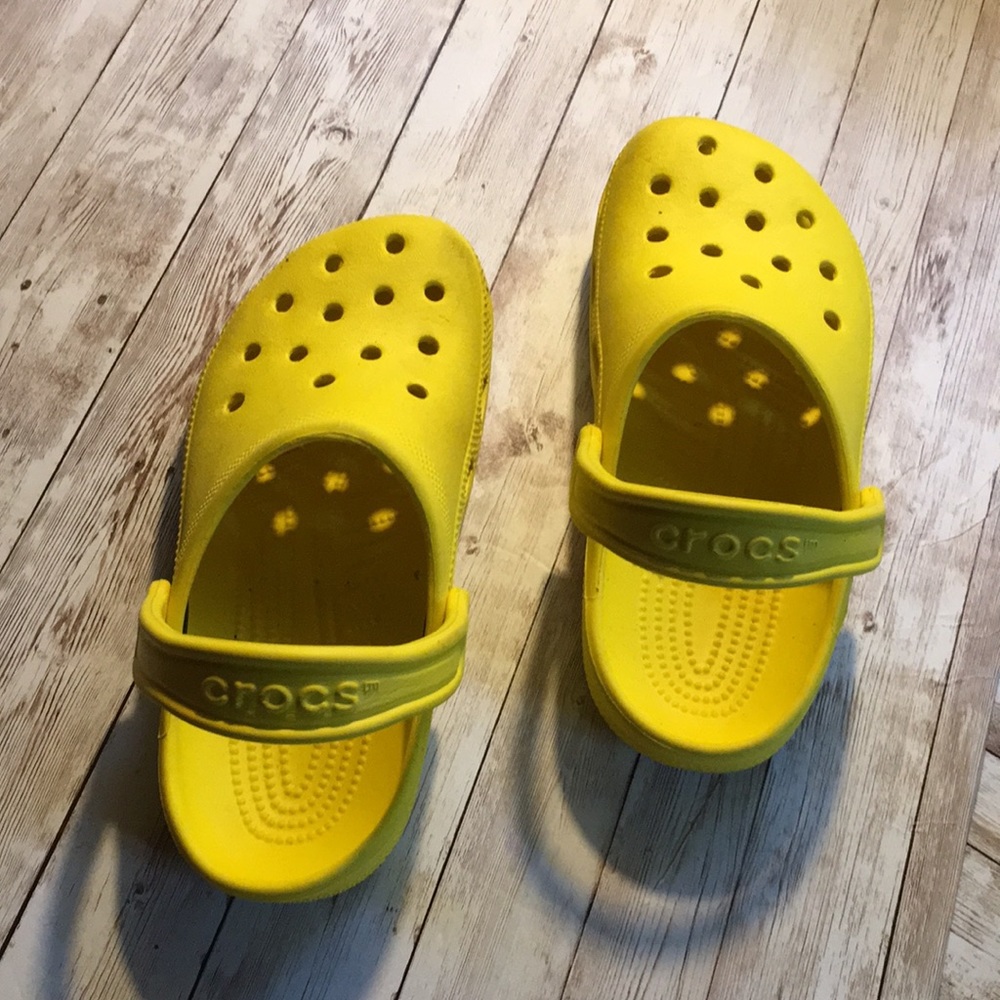 Crocs  woman’s size 6 men’s 4 yellow